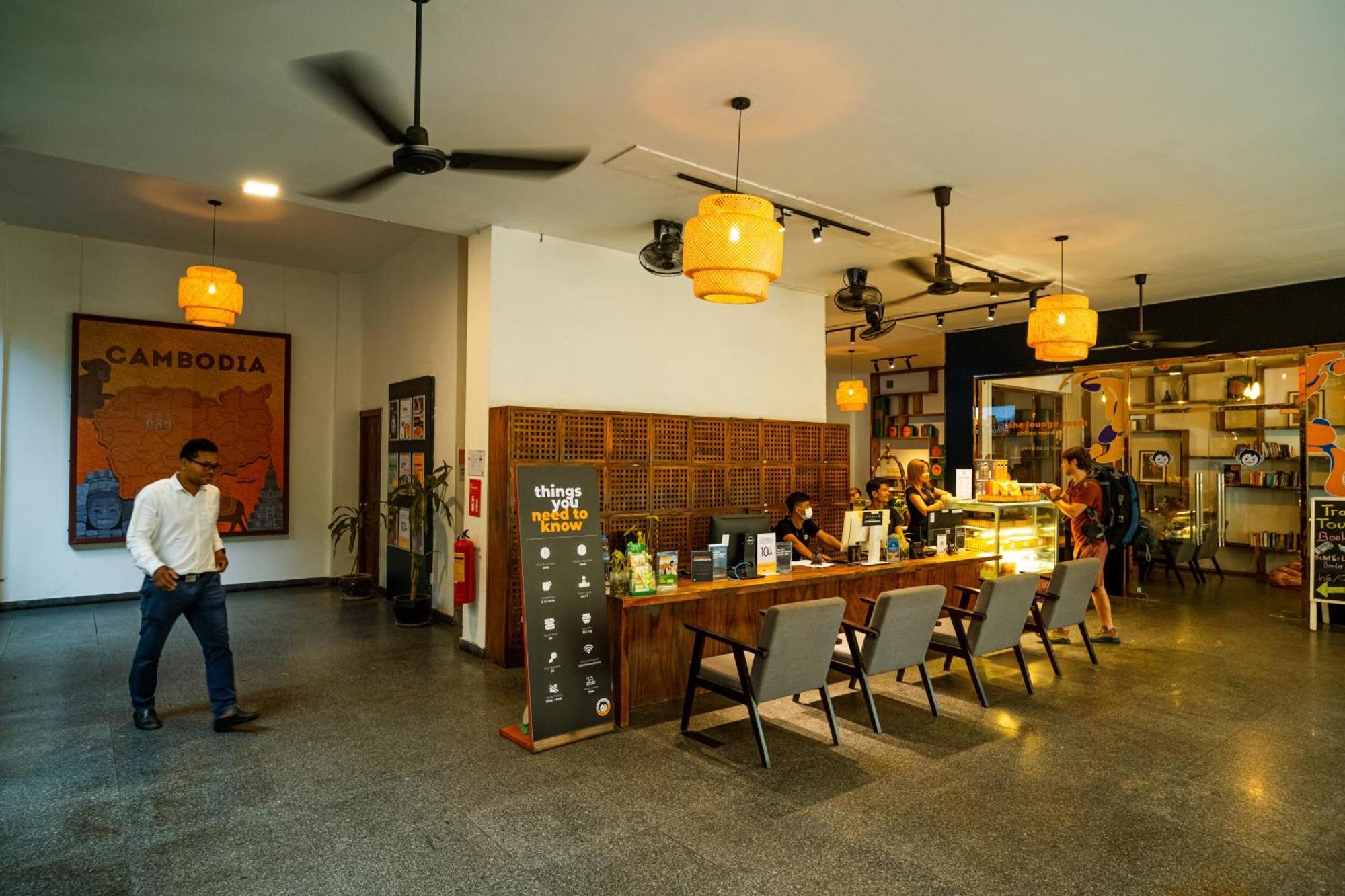 Mad Monkey Hostel Phnom Penh Zewnętrze zdjęcie